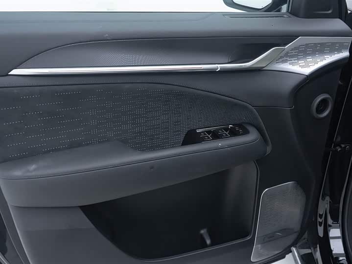 Фото 17 - Zeekr 009