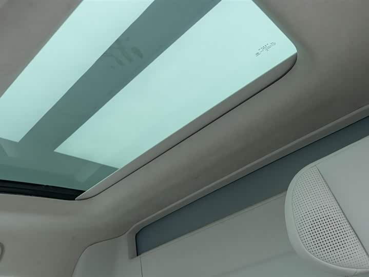 Фото 19 - Zeekr 009