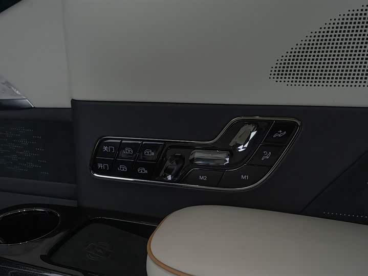 Фото 25 - Zeekr 009