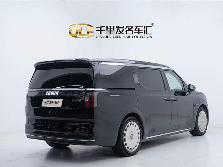 Фото 6 - Zeekr 009