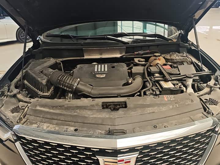 Фото 10 - Cadillac XT6