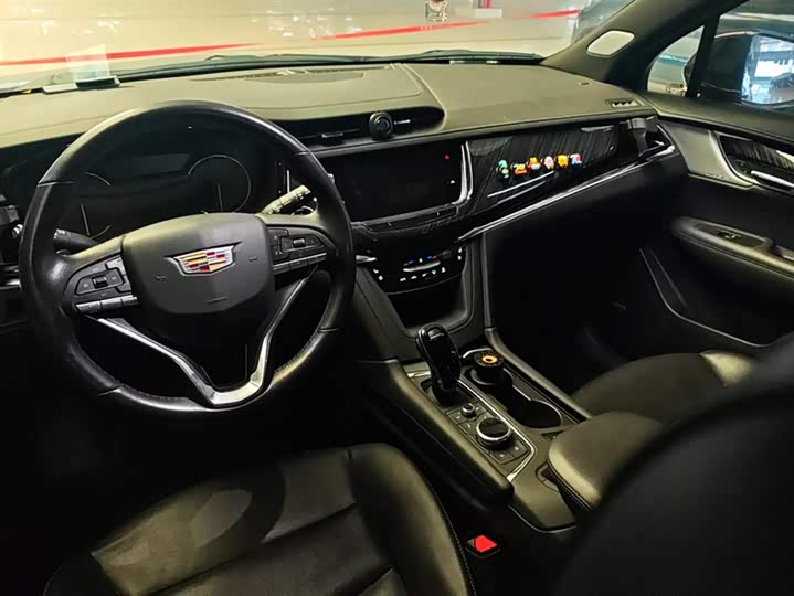 Фото 12 - Cadillac XT6