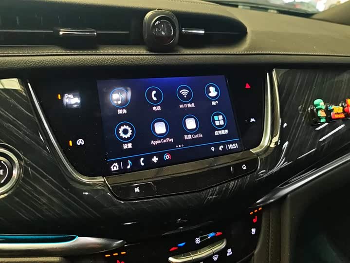 Фото 13 - Cadillac XT6