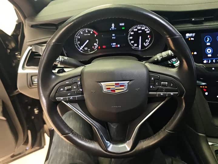 Фото 15 - Cadillac XT6