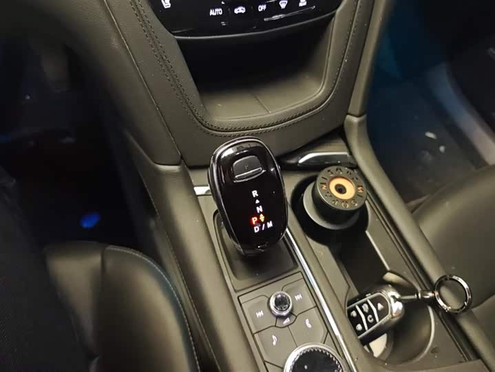 Фото 16 - Cadillac XT6