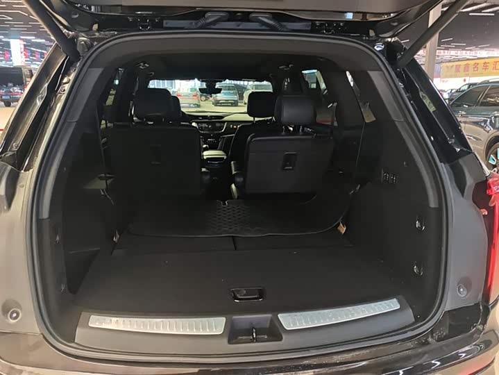 Фото 4 - Cadillac XT6