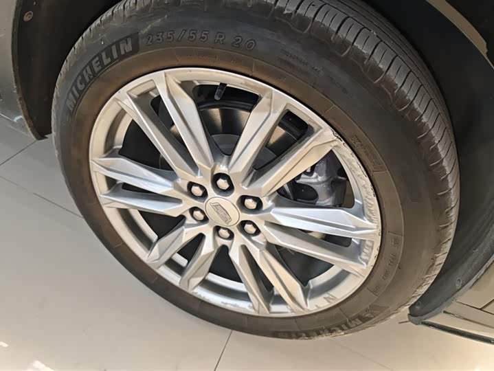 Фото 6 - Cadillac XT6