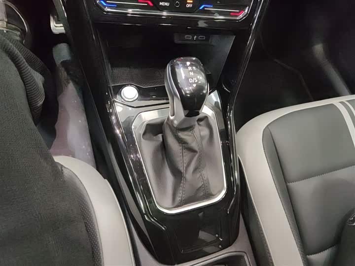 Фото 14 - Volkswagen T-Roc