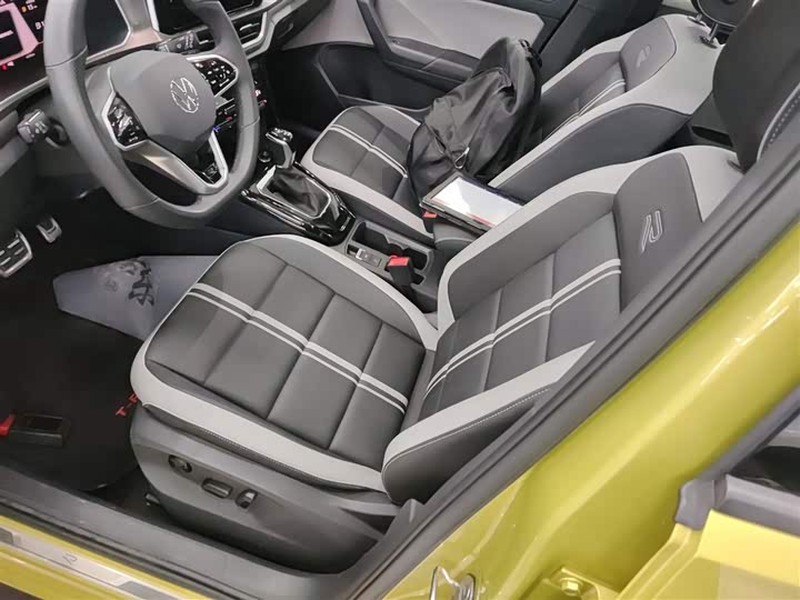 Фото 15 - Volkswagen T-Roc