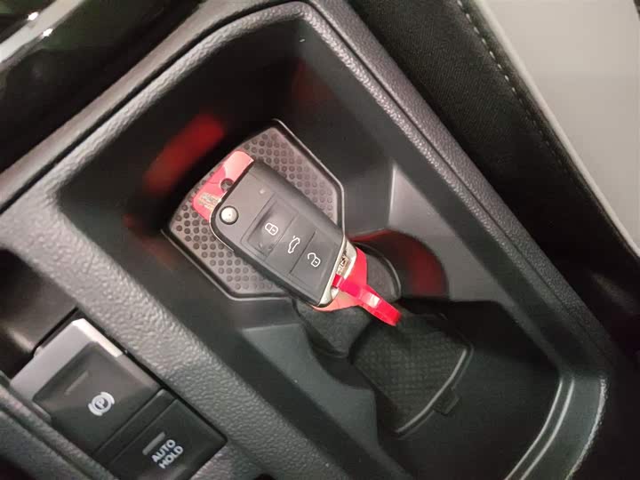 Фото 9 - Volkswagen T-Roc