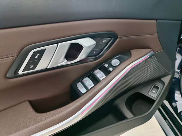 Фото 17 - BMW 3 Series