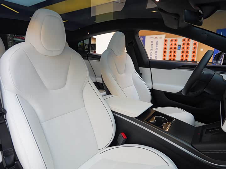 Фото 14 - Tesla Model S