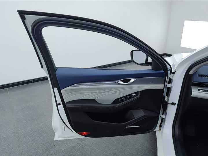 Фото 7 - Geely Preface