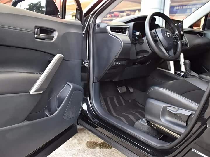 Фото 10 - Toyota Corolla Cross