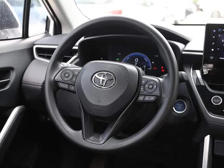 Фото 15 - Toyota Corolla Cross