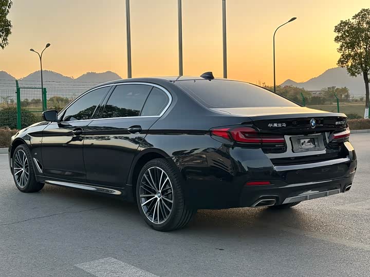 Фото 14 - BMW 5 Series