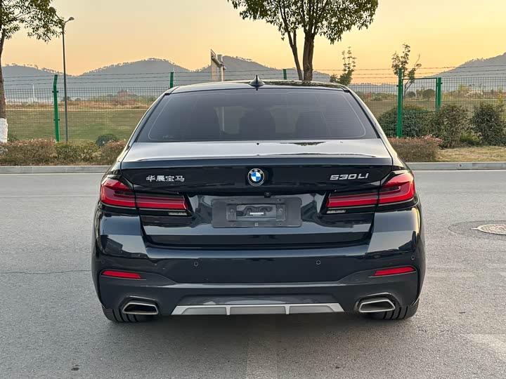 Фото 15 - BMW 5 Series