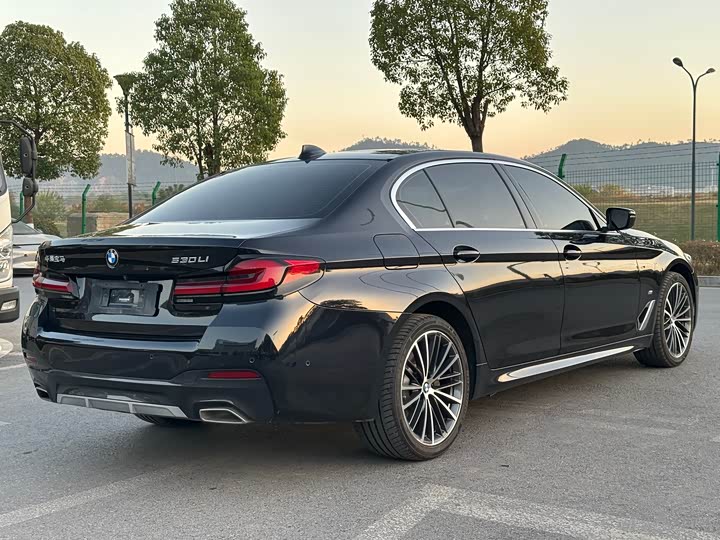 Фото 16 - BMW 5 Series