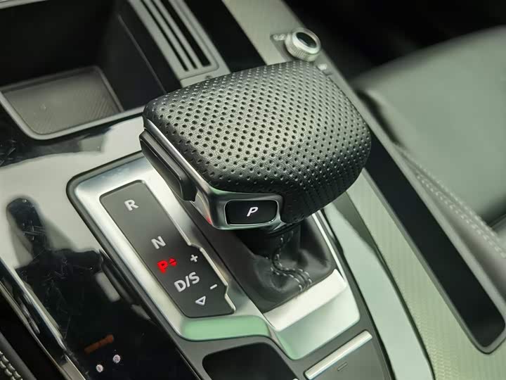 Фото 13 - Audi Q5L