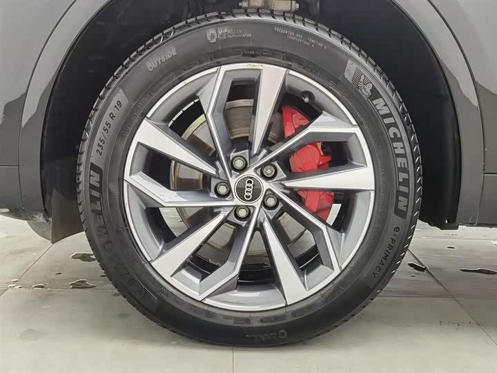 Фото 17 - Audi Q5L