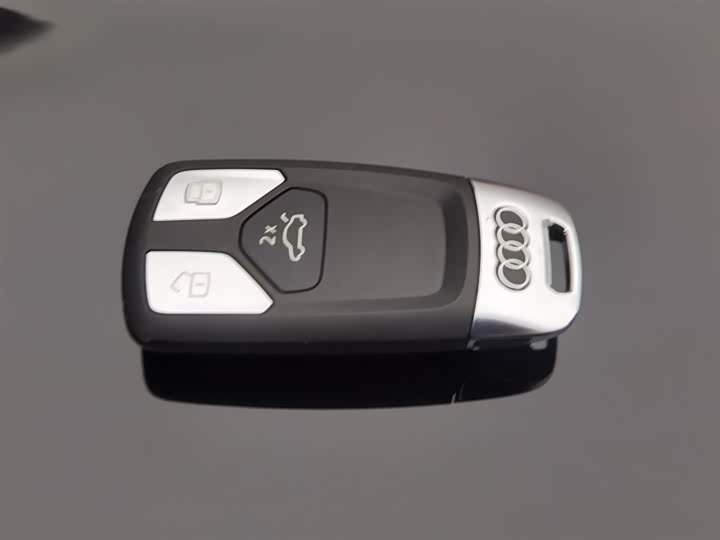 Фото 19 - Audi Q5L