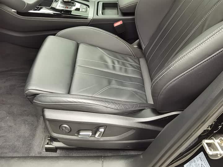 Фото 20 - Audi Q5L