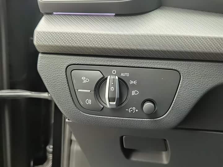 Фото 21 - Audi Q5L