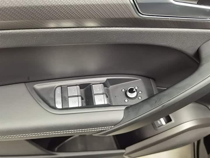 Фото 9 - Audi Q5L