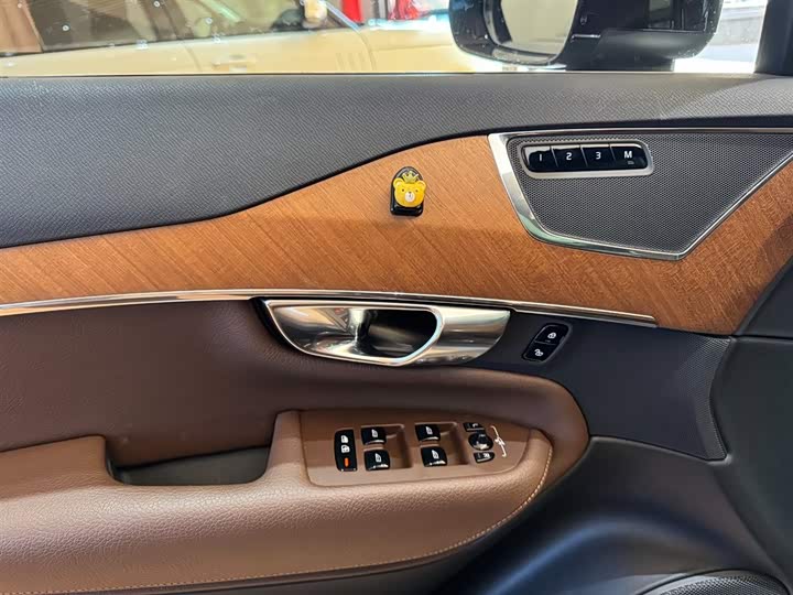 Фото 11 - Volvo XC90