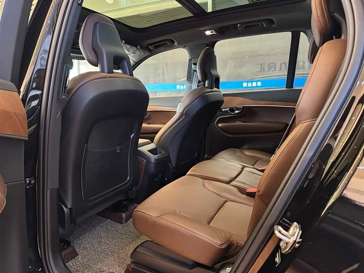 Фото 12 - Volvo XC90