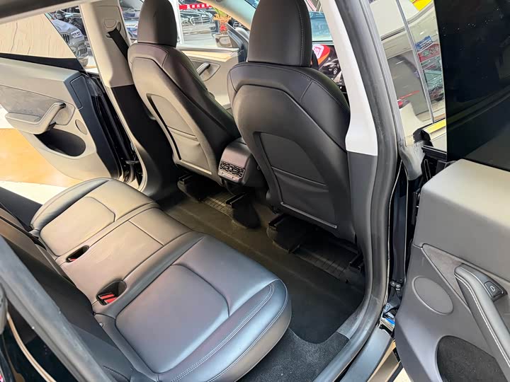 Фото 13 - Tesla Model Y