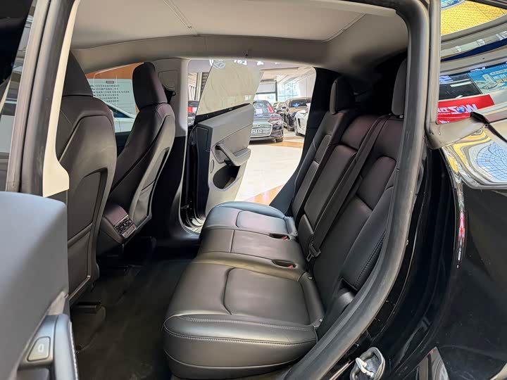 Фото 14 - Tesla Model Y