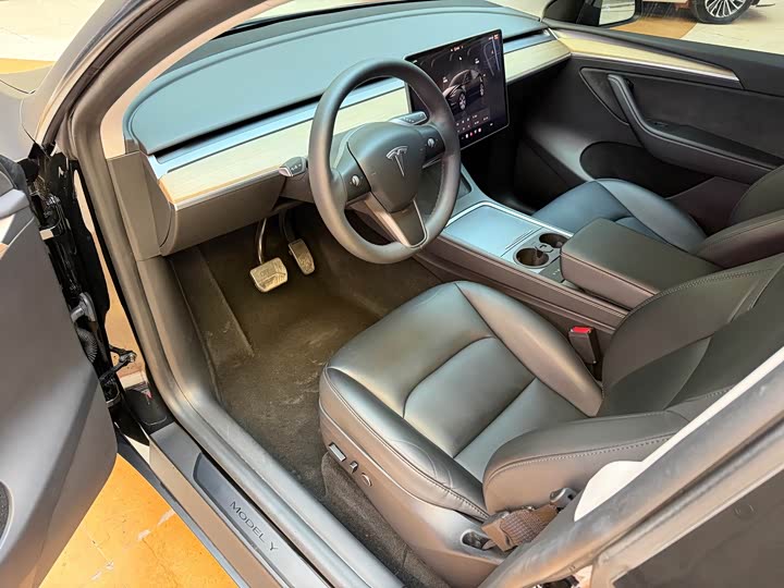 Фото 6 - Tesla Model Y