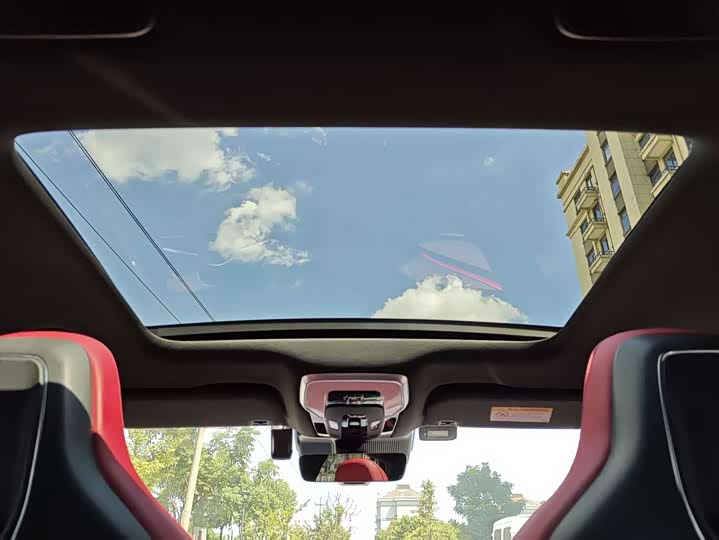 Фото 14 - Hongqi H6