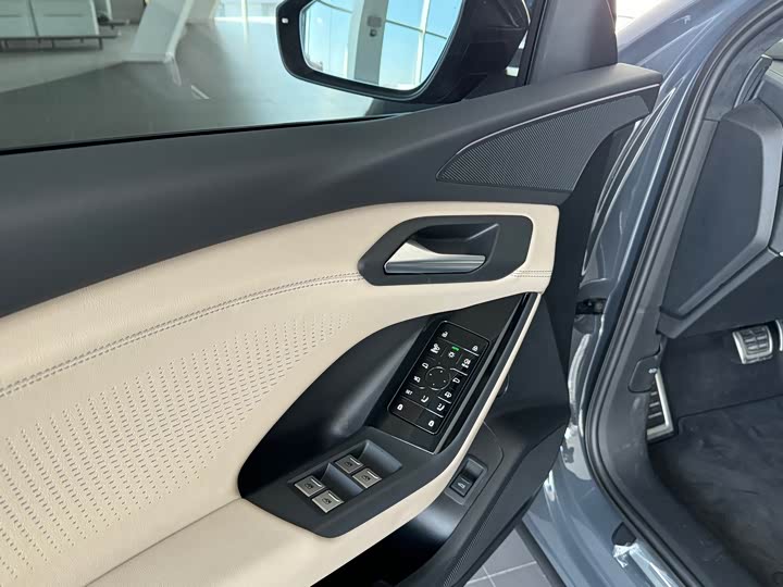 Фото 6 - Audi Q6L e-tron