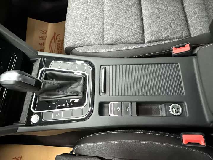 Фото 11 - Volkswagen Passat Variant