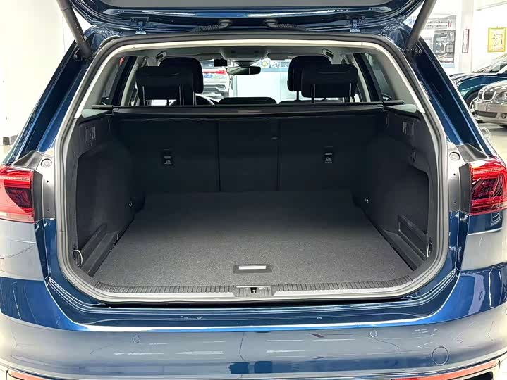 Фото 13 - Volkswagen Passat Variant