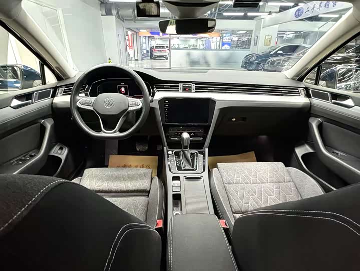 Фото 8 - Volkswagen Passat Variant