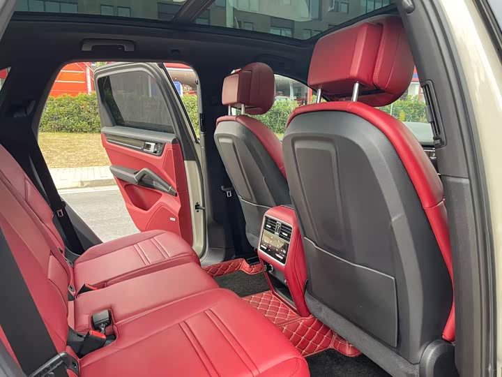 Фото 13 - Porsche Cayenne Hybrid