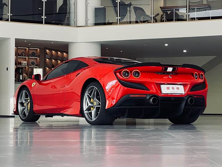Фото 3 - Ferrari F8