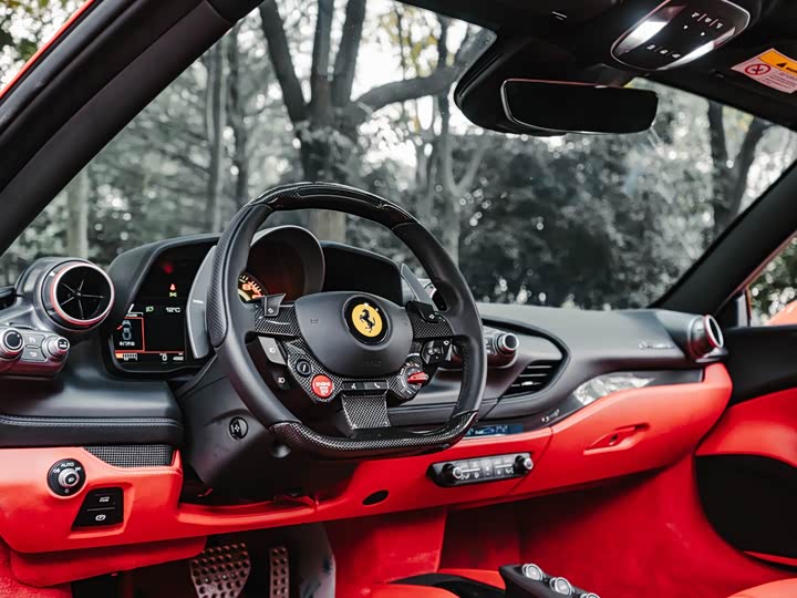 Фото 6 - Ferrari F8