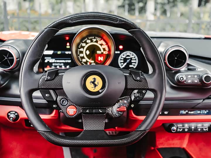 Фото 8 - Ferrari F8