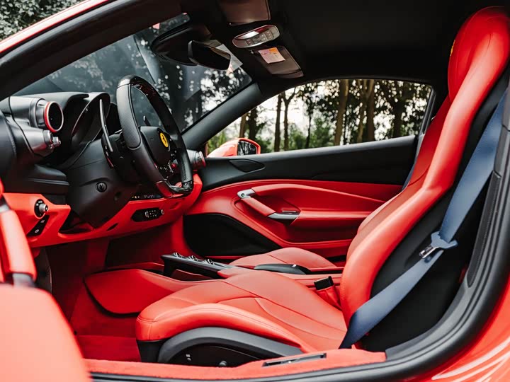 Фото 9 - Ferrari F8