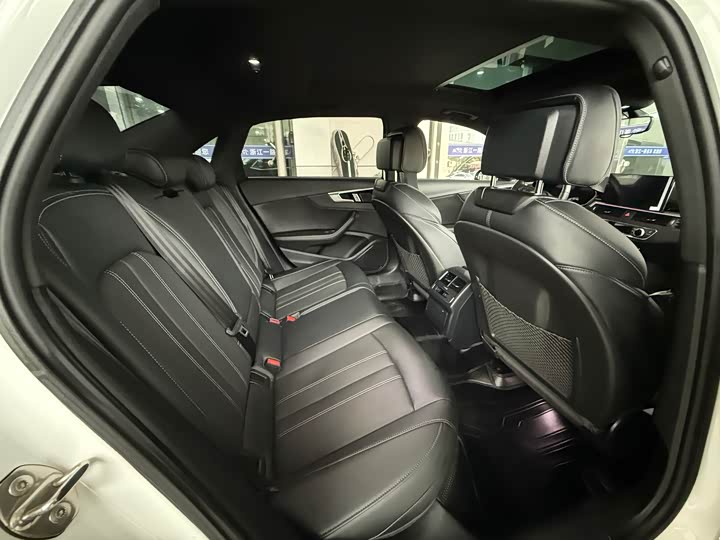 Фото 13 - Audi A4L