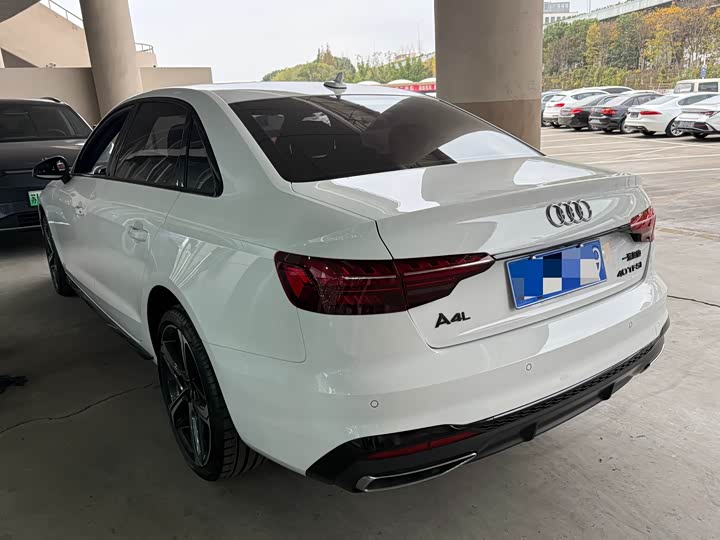 Фото 17 - Audi A4L