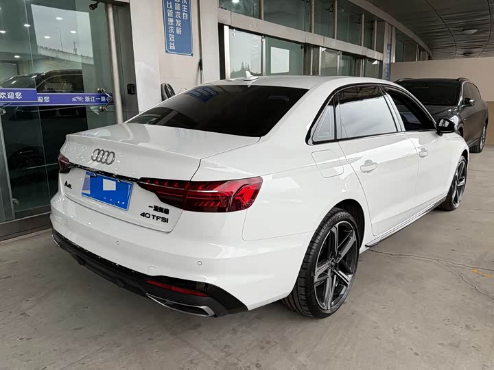 Фото 19 - Audi A4L