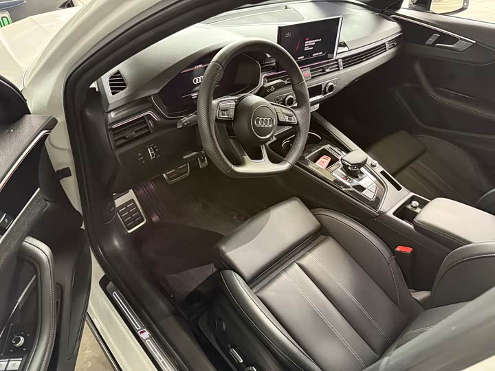 Фото 4 - Audi A4L