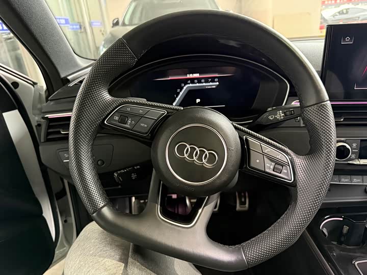 Фото 5 - Audi A4L