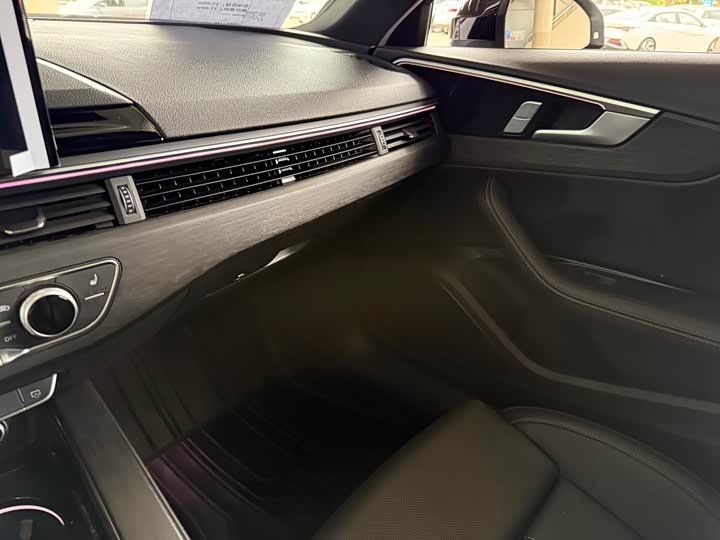 Фото 8 - Audi A4L