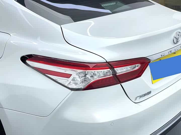 Фото 11 - Toyota Camry